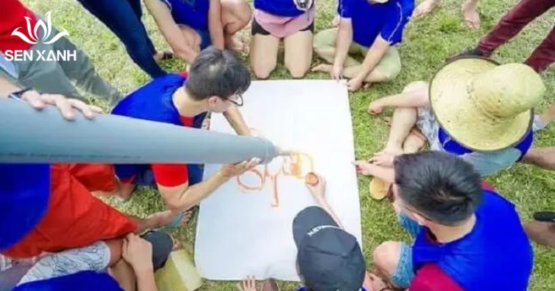 15+ Trò chơi Mini Game Teambuilding Vui Nhộn & Dễ Tổ Chức 2026 Trò chơi đòi hỏi khả năng sáng tạo, diễn xuất và sự hiểu ý giữa các thành viên