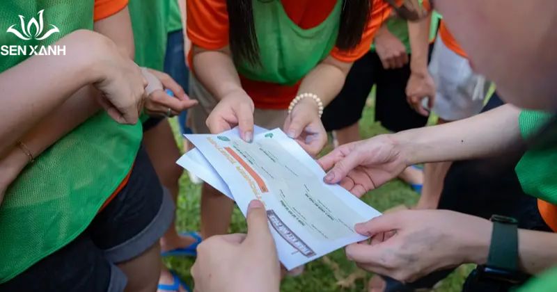 Top 10 trò chơi Teambuilding giải mật mã siêu khó năm 2025 Trò chơi này khuyến khích sự giao tiếp giữa các thành viên và khả năng tư duy không gian.