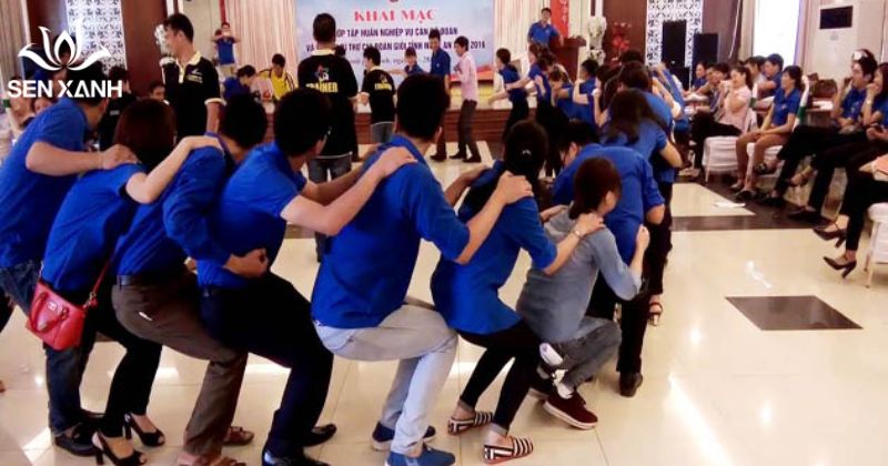 15+ Trò chơi Mini Game Teambuilding Vui Nhộn & Dễ Tổ Chức 2026 Trò chơi này phát huy tính giao tiếp, phản xạ tình huống và tạo nên sự sôi động rất dễ thương.