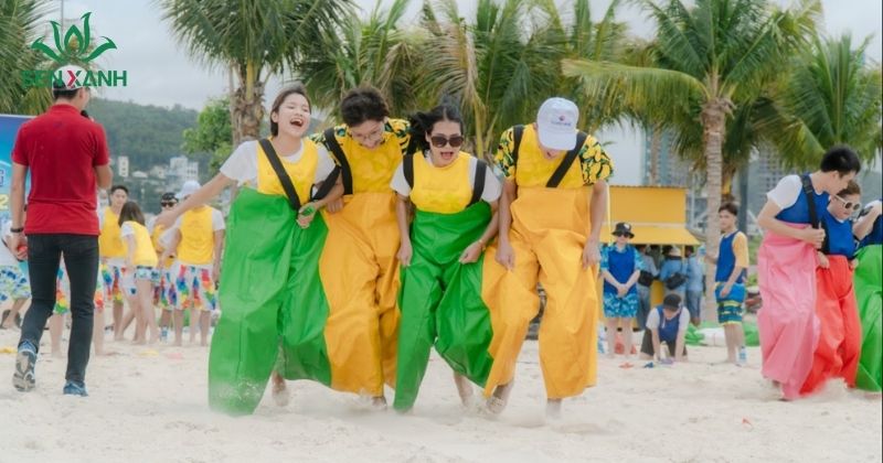 Tr&ograve; chơi gi&uacute;p r&egrave;n luyện thể lực v&agrave; tạo kh&ocirc;ng kh&iacute; vui vẻ.