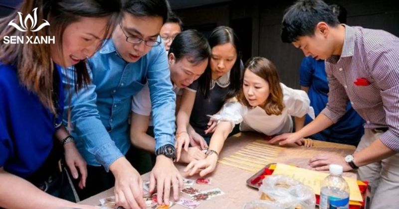 15+ Trò chơi Mini Game Teambuilding Vui Nhộn & Dễ Tổ Chức 2026 Trò chơi này rèn luyện khả năng ghi nhớ, quan sát nhanh và rất phù hợp cho các chương trình mở đầu nhẹ nhàng.