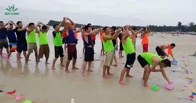 Top 10+ trò chơi Team building dưới nước hay nhất năm 2026 Trò chơi đơn giản nhưng hài hước khi người chơi dễ bị "ướt như chuột lột", tạo không khí vui vẻ sảng khoái.