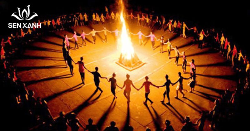 Teambuilding lửa trại l&agrave; hoạt động gắn kết tập thể được tổ chức v&agrave;o buổi tối