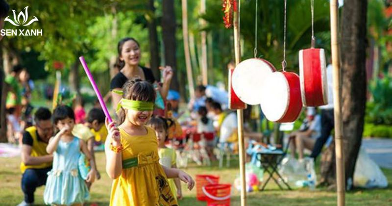 Top các trò chơi Teambuilding Gỡ Rối Cực Hack Não Trò chơi bịt mắt đánh trống
