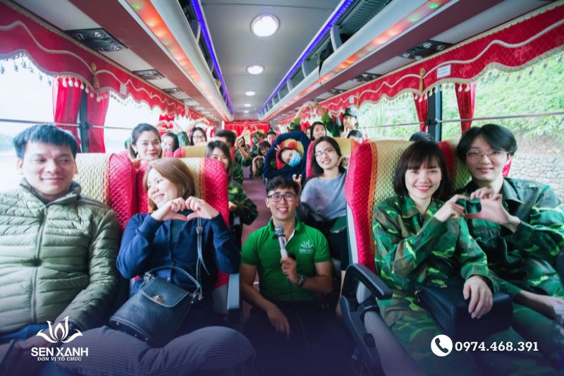 Đoàn bắt đầu di chuyển đến địa điểm tổ chức Đoàn bắt đầu di chuyển đến địa điểm tổ chức