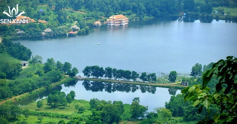 Khu du lịch Hồ Ti&ecirc;n Sa nổi tiếng với hồ nước lớn, kh&ocirc;ng gian y&ecirc;n b&igrave;nh