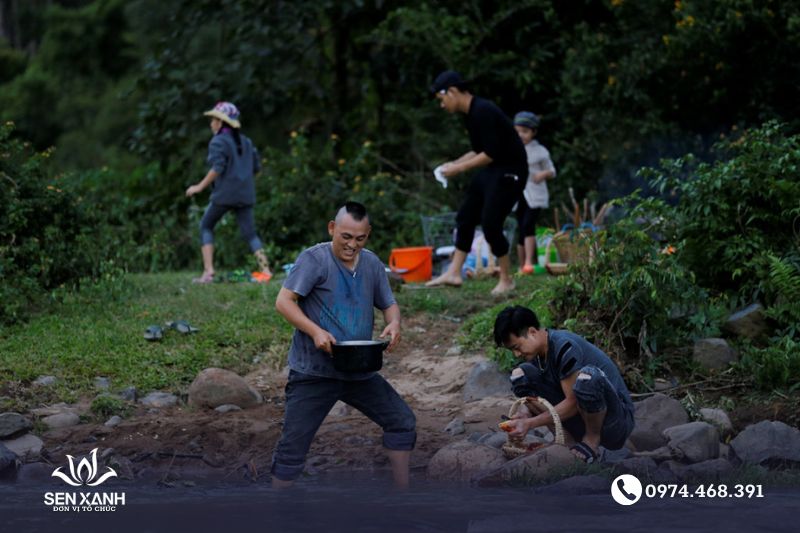 Team Building sinh tồn lồng ghép các kỹ năng sinh tồn cơ bản vào mỗi hoạt động Team Building sinh tồn lồng ghép các kỹ năng sinh tồn cơ bản vào mỗi hoạt động