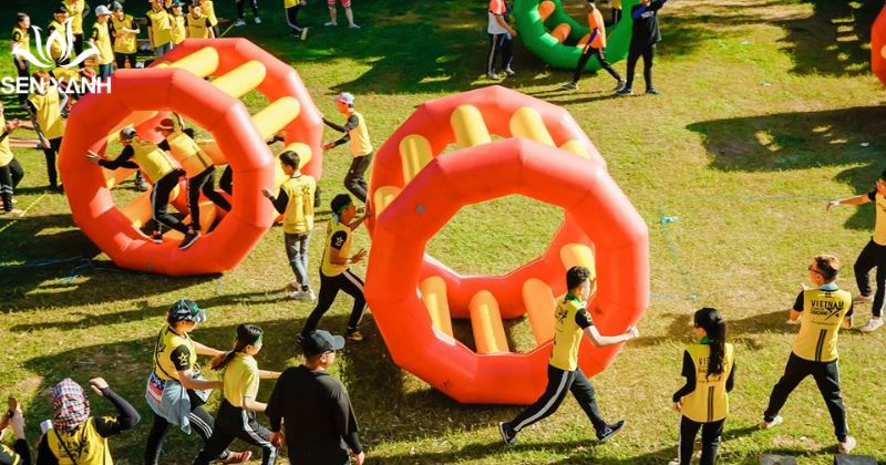Giới thiệu trò chơi team building bánh xe khổng lồ Trò chơi Bánh Xe Khổng Lồ là một trong những trò chơi team building ngoài trời