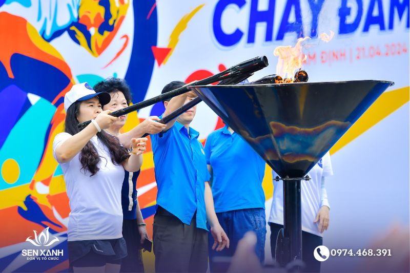 “Chinh phục đỉnh cao” là một trò chơi giúp rèn luyện sức bền và sự dẻo dai “Chinh phục đỉnh cao” là một trò chơi giúp rèn luyện sức bền và sự dẻo dai