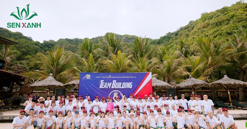 Đo&agrave;n tham gia chương tr&igrave;nh Teambuilding tr&ecirc;n b&atilde;i biển nhằm mục đ&iacute;ch tăng t&iacute;nh đo&agrave;n kết giữa c&aacute;c th&agrave;nh vi&ecirc;n