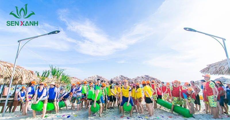 Du lịch team building l&agrave; h&igrave;nh thức kết hợp giữa hoạt động du lịch v&agrave; c&aacute;c chương tr&igrave;nh trải nghiệm tập thể c&oacute; kịch bản r&otilde; r&agrave;ng.