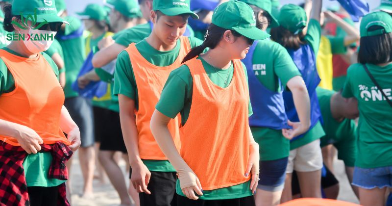 Hoạt động team building l&agrave; c&aacute;c chương tr&igrave;nh, tr&ograve; chơi hoặc thử th&aacute;ch được thiết kế nhằm gắn kết c&aacute;c th&agrave;nh vi&ecirc;n trong một đội nh&oacute;m