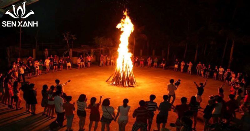 Teambuilding kết hợp lửa trại