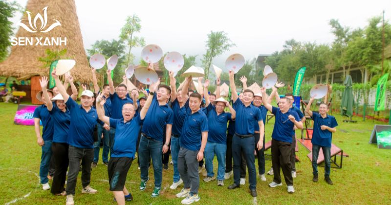 Team building s&acirc;n cỏ thường được tổ chức tại c&aacute;c khu nghỉ dưỡng c&oacute; s&acirc;n vận động