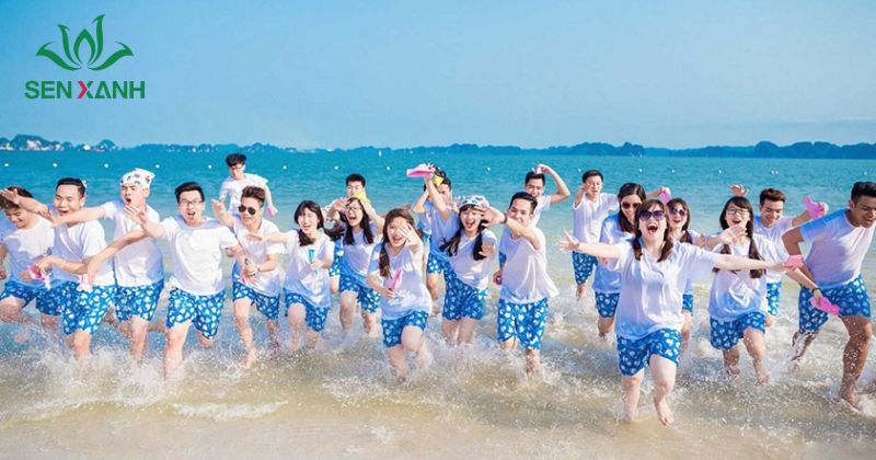 Tham gia tr&ograve; chơi tr&ecirc;n biển