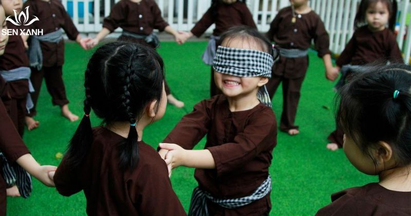 Trò chơi bịt mắt bắt dê