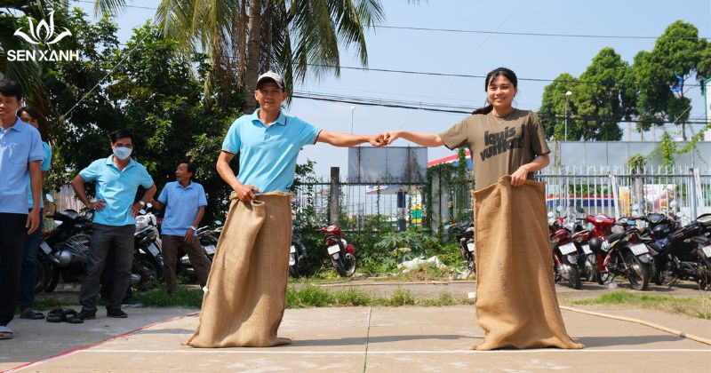 Trò chơi nhảy bao bố