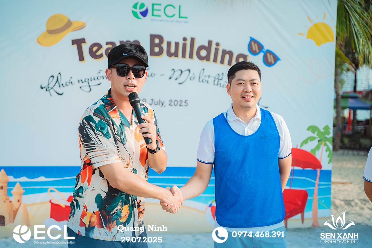 MC giao lưu với người tham gia 