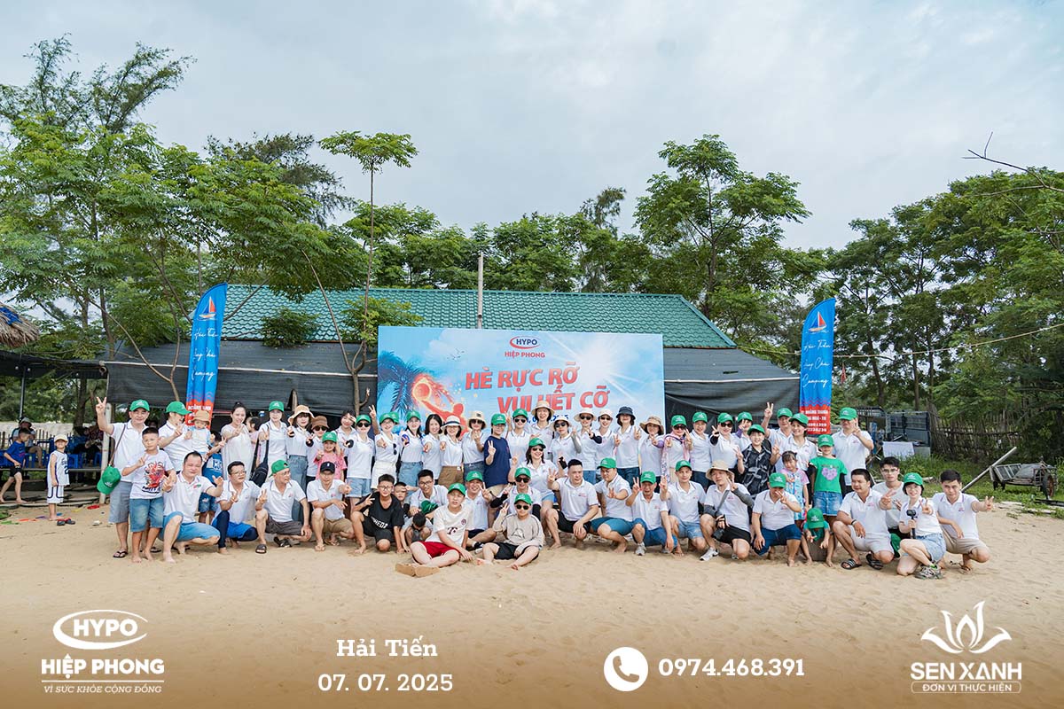 Tổ chức Teambuilding 2025 - Hypo Hiệp Phong - Hải Tiến - Hè rực rỡ – Vui hết cỡ các thành viên chụp ảnh tập thể