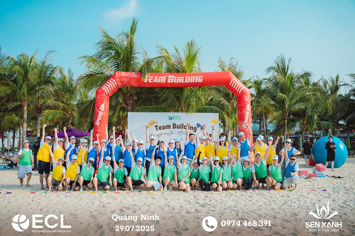 C&aacute;c th&agrave;nh vi&ecirc;n trong c&ocirc;ng ty chụp ảnh tập thể 