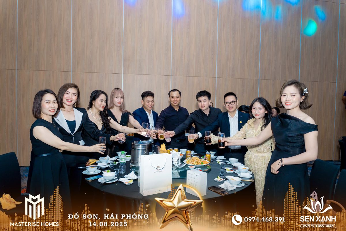 Tổ chức Gala Dinner 2025 - Masterise Homes - BOUNDLESS TOGETHER - Bứt phá mọi giới hạn Nâng ly tiệc trong chương trình