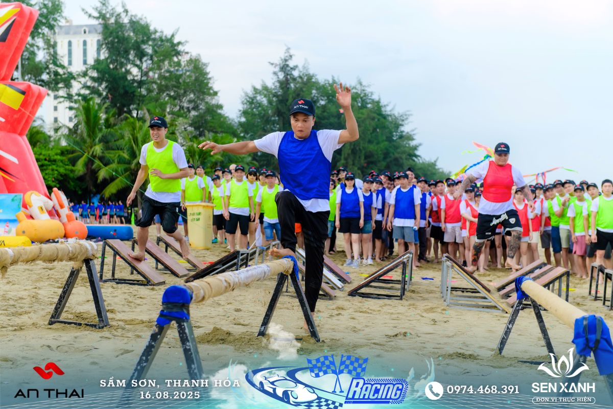 Tổ chức Teambuilding 2025 - An Thái - Sầm Sơn - Gắn kết - Vững bước - Vươn xa Trò chơi đi cầu thăng bằng