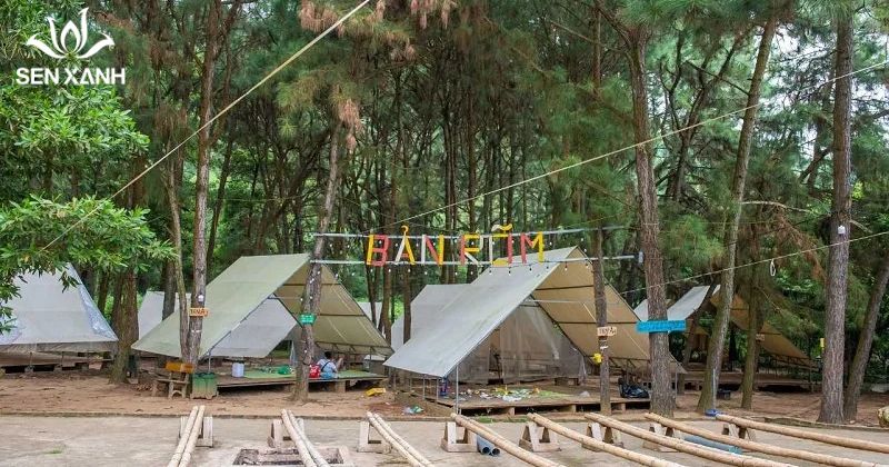 Khu sinh th&aacute;i Bản R&otilde;m l&agrave; địa điểm team building quen thuộc với c&aacute;c trường học, tổ chức gi&aacute;o dục v&agrave; doanh nghiệp