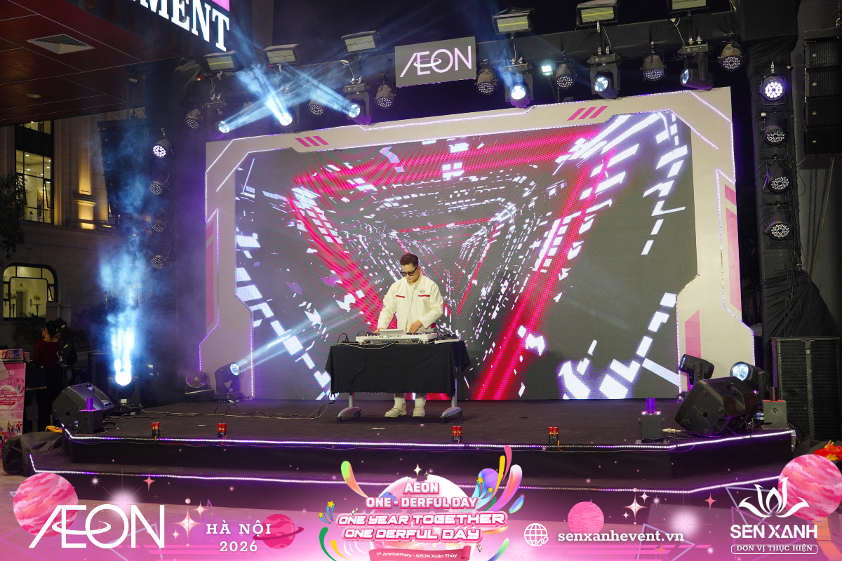 DJ khuấy động chương tr&igrave;nh