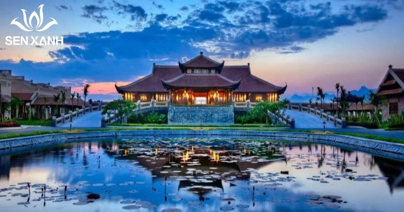 Emeralda Resort mang phong cách làng quê Bắc Bộ truyền thống, không gian yên bình và gần gũi.