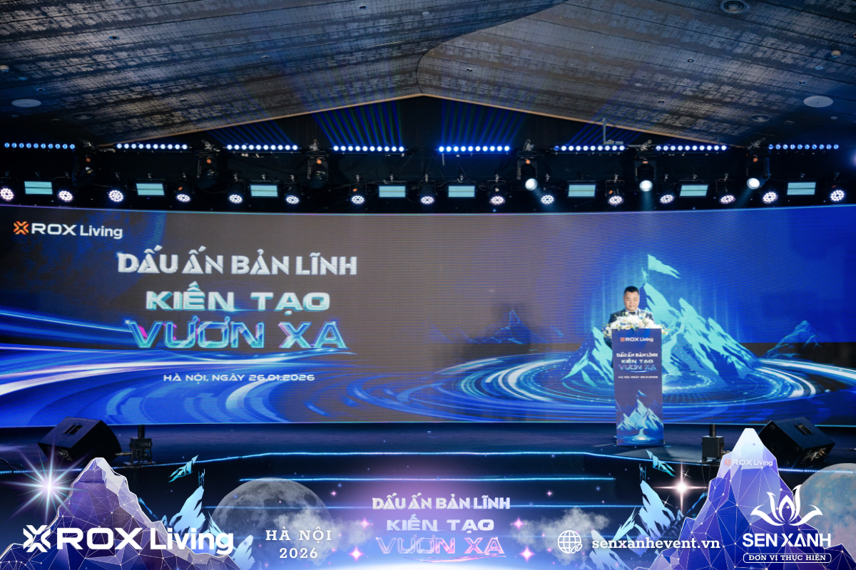 Ban l&atilde;nh đạo khai tiệc Year end party