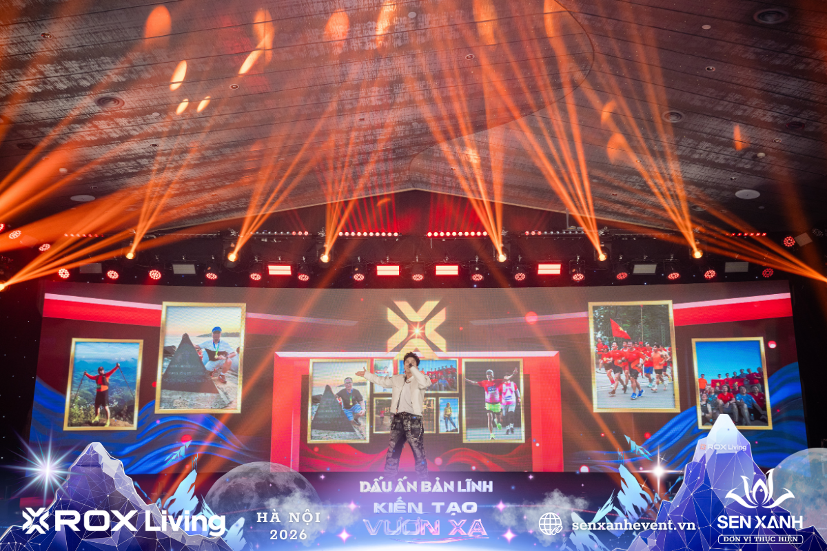 Dương Thuận tr&igrave;nh diễn tại Year end party của Rox Living