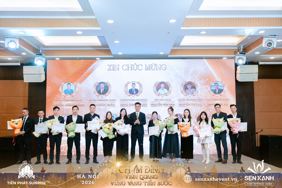 Vinh danh c&aacute;c c&aacute;n bộ nh&acirc;n vi&ecirc;n ti&ecirc;u biểu