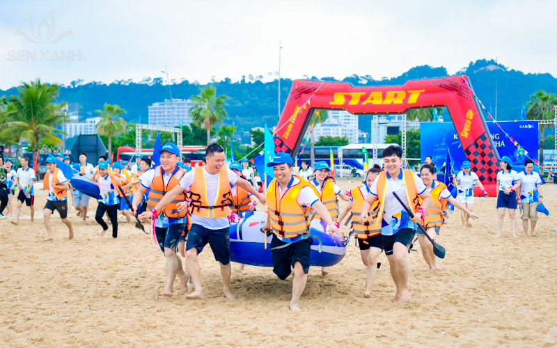 Hoạt động team building bãi biển