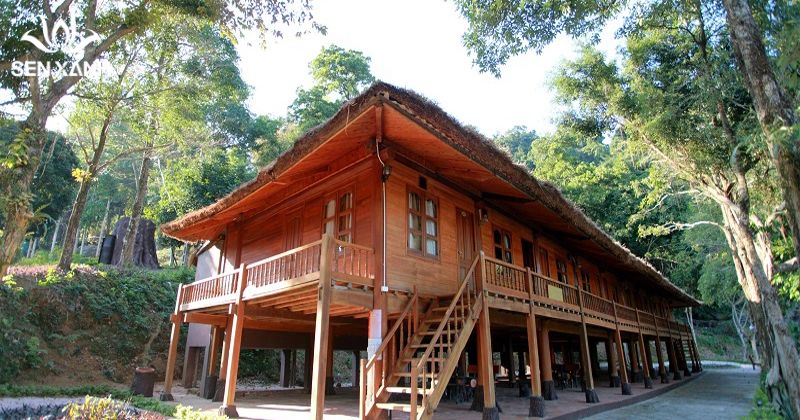 Paragon Hill Resort thi&ecirc;n về trải nghiệm nhẹ nh&agrave;ng hơn l&agrave; giải tr&iacute; mạnh.