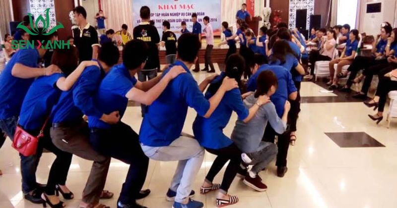 Tr&ograve; chơi tập thể trong nh&agrave;