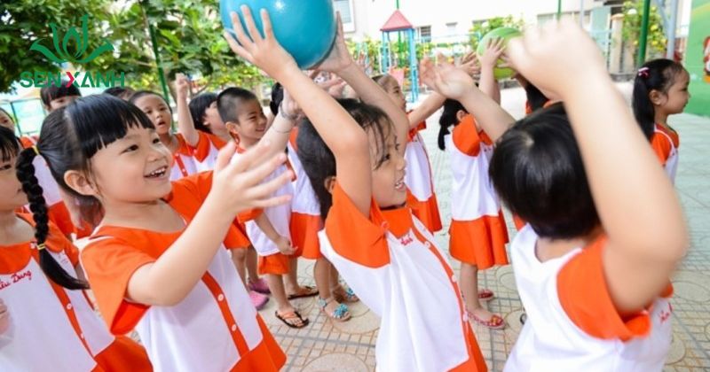 c&aacute;c tr&ograve; chơi team building với b&oacute;ng nhựa c&ograve;n mang lại nhiều gi&aacute; trị thiết thực cho tập thể.