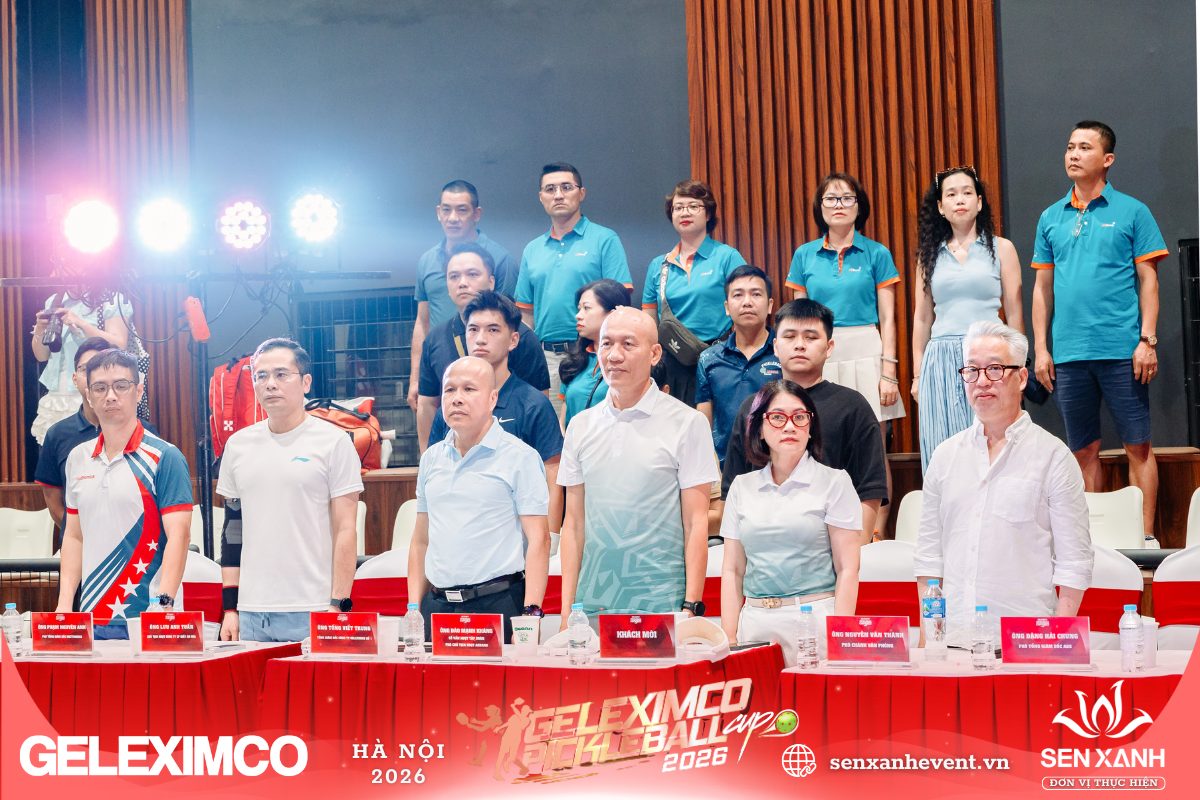 C&aacute;c kh&aacute;ch mời xem trận đấu