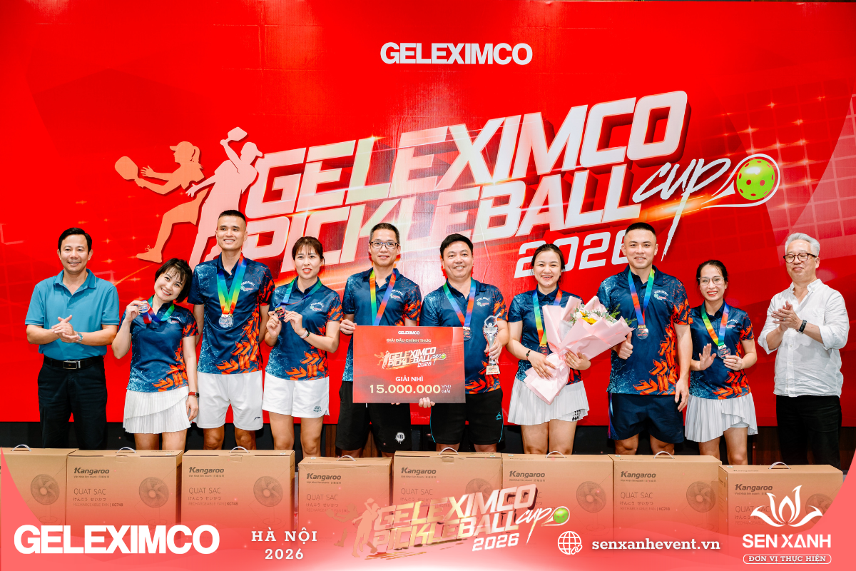Trao giải cho đội nh&igrave;