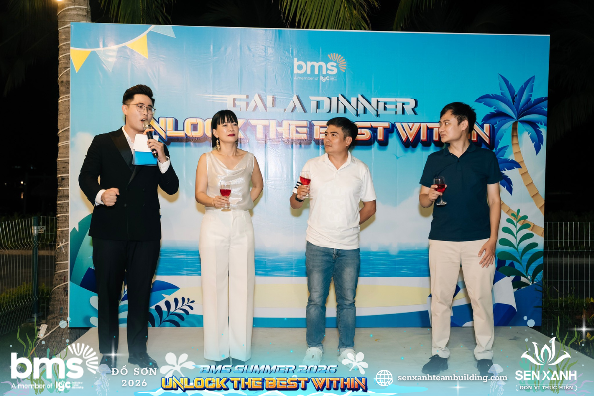 Khai tiệc Gala Dinner