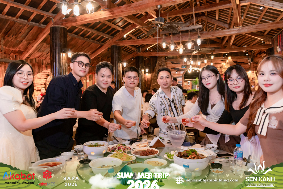 Mọi người chúc mừng tiệc Gala Mọi người chúc mừng tiệc Gala