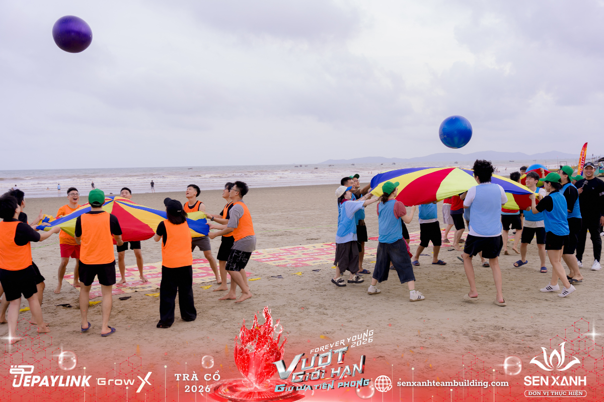 Thử th&aacute;ch t&acirc;ng b&oacute;ng bằng bạt